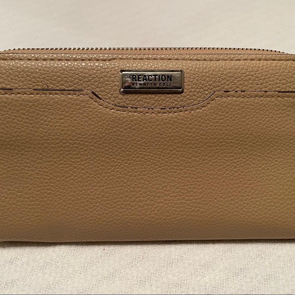 Kenneth Cole Reaction wallet